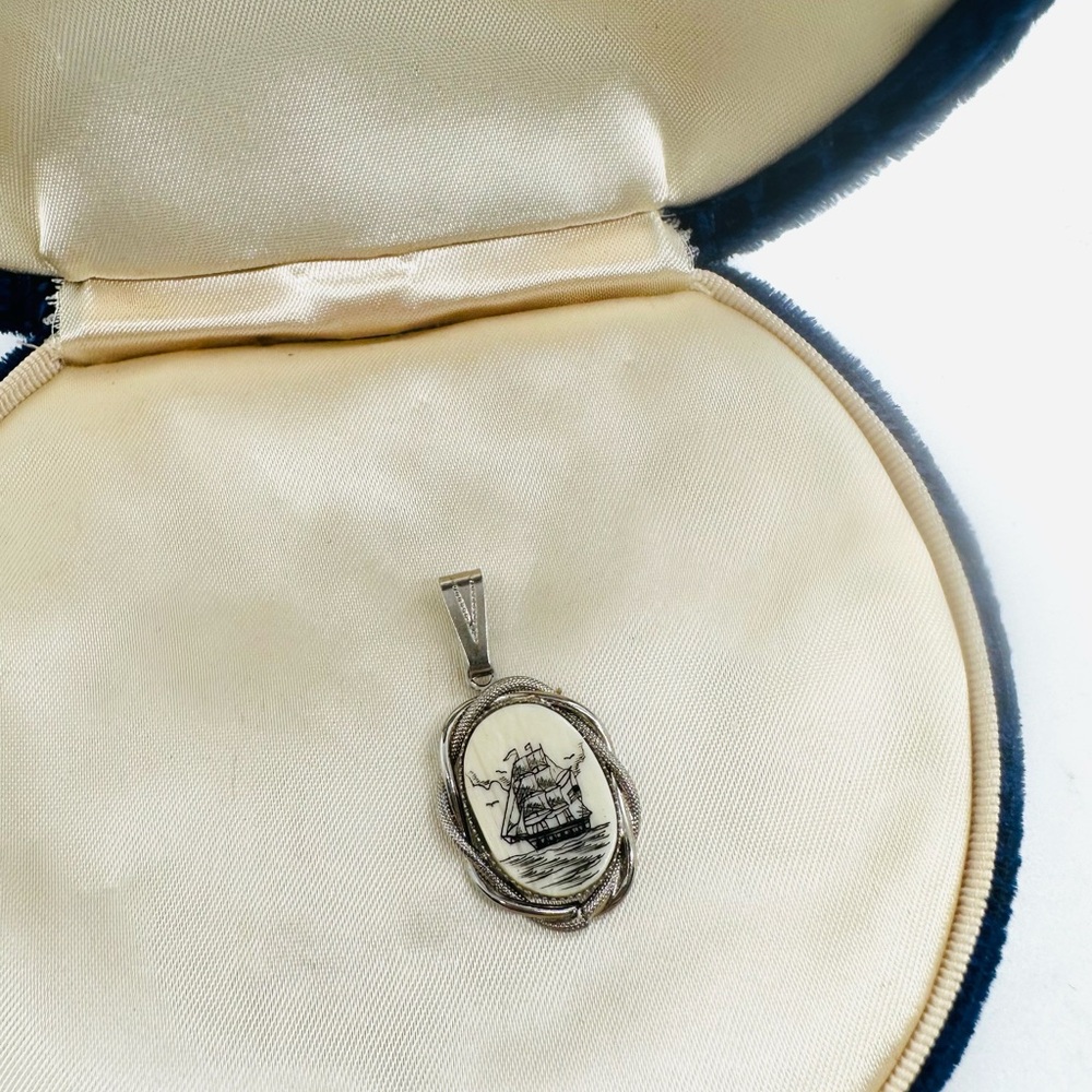 Vintage Schooner Scrimshaw Ship Pendant - Picture 6 of 6